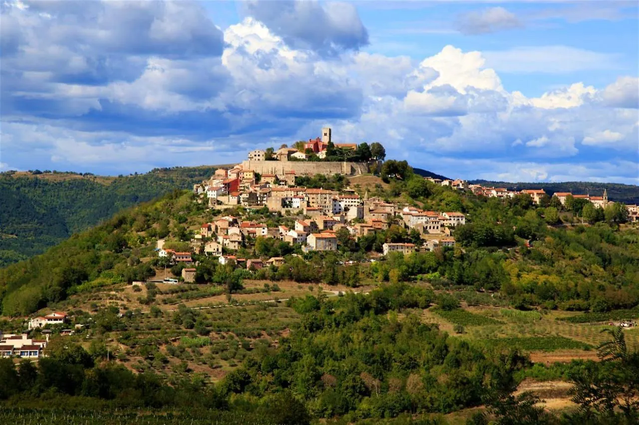 Apartment Parenzana, Little Row House With Big Green Yard In Central Istria Rakotule