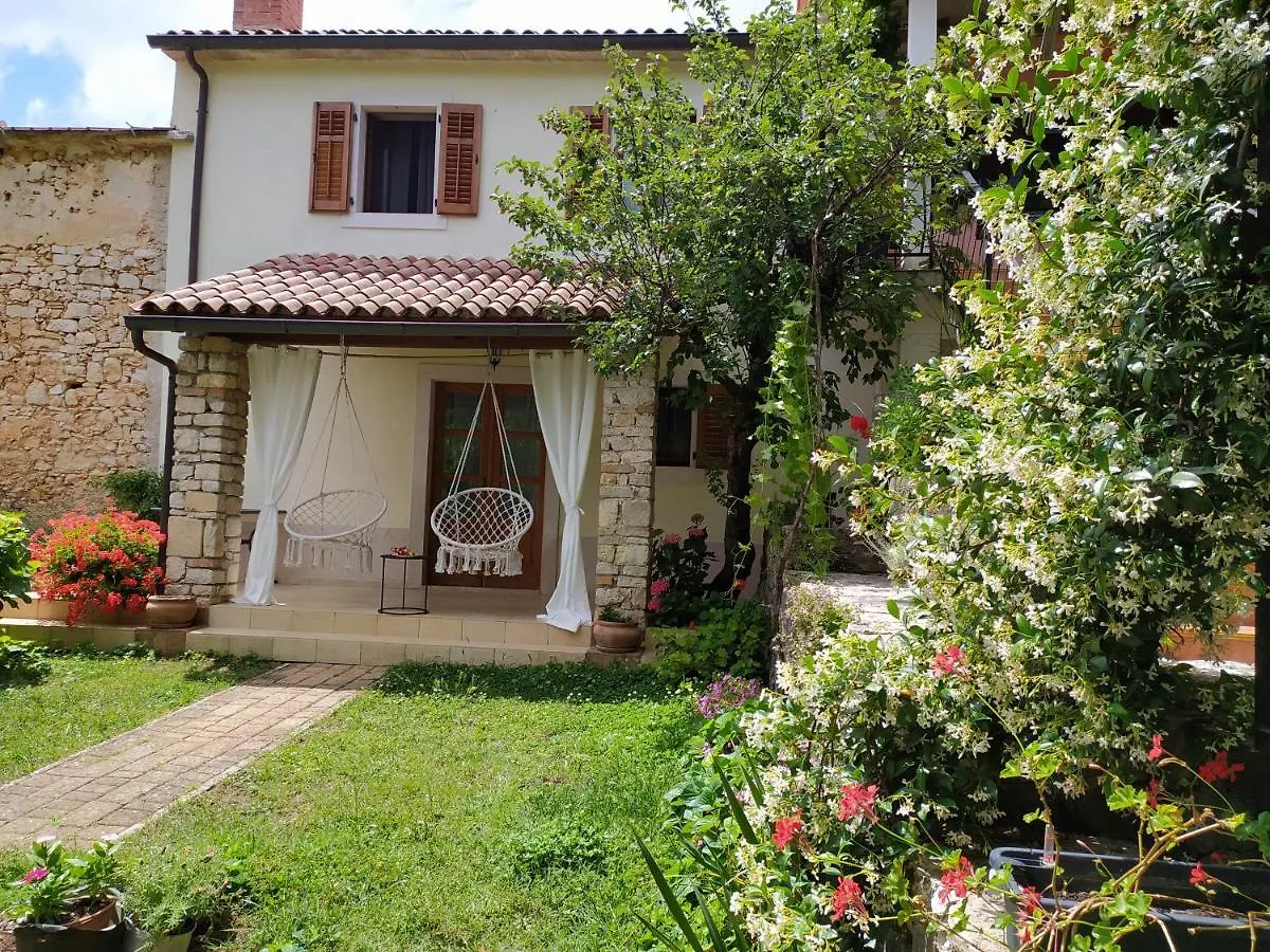 Apartment Parenzana, Little Row House With Big Green Yard In Central Istria Rakotule
