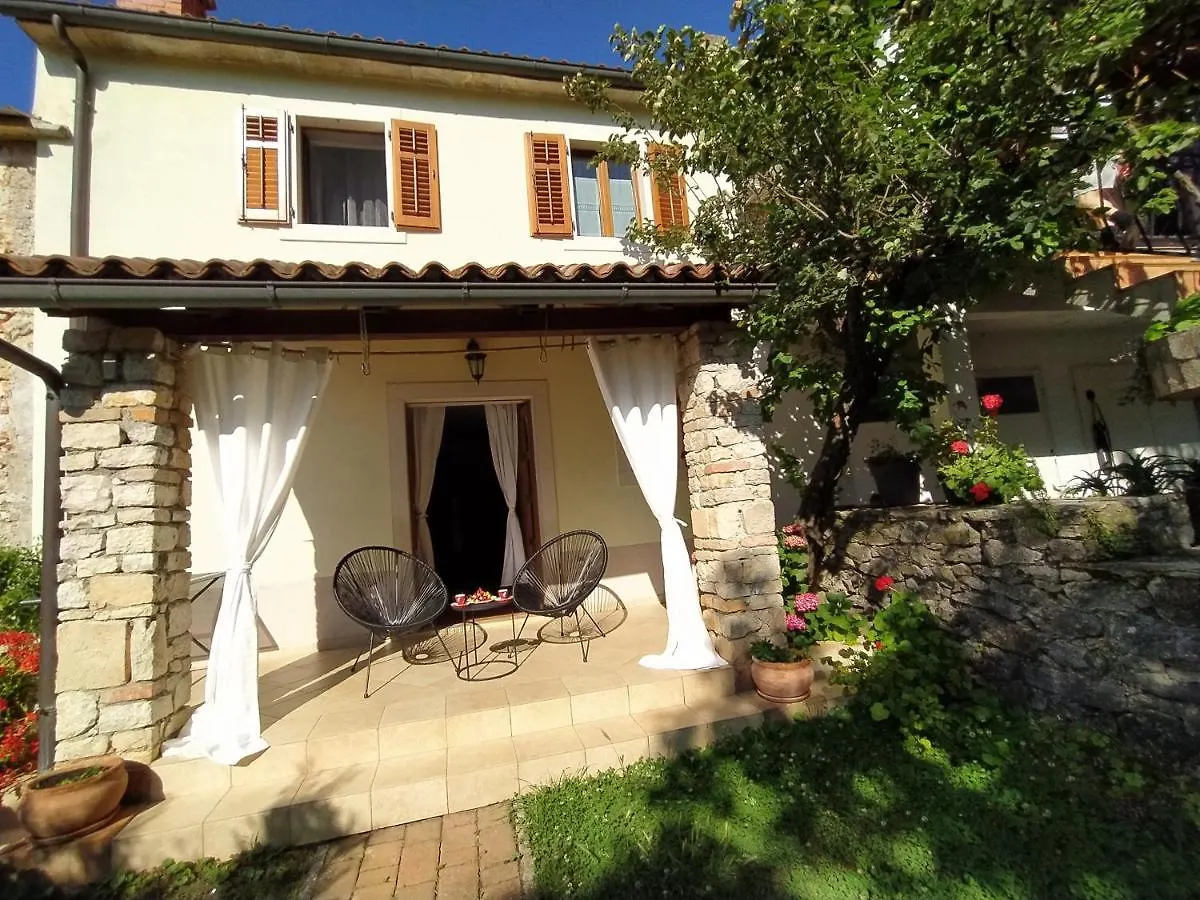 Apartment Parenzana, Little Row House With Big Green Yard In Central Istria Rakotule