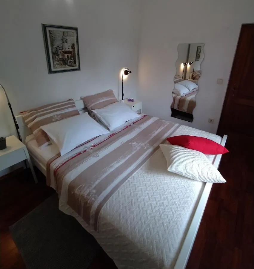 Apartment Parenzana, Little Row House With Big Green Yard In Central Istria Rakotule Hırvatistan