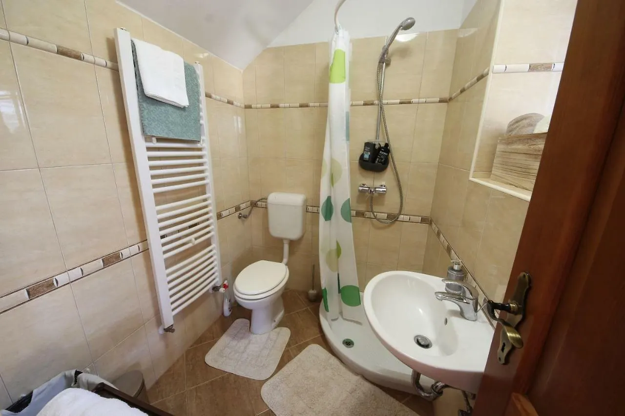 Apartment Parenzana, Little Row House With Big Green Yard In Central Istria Rakotule