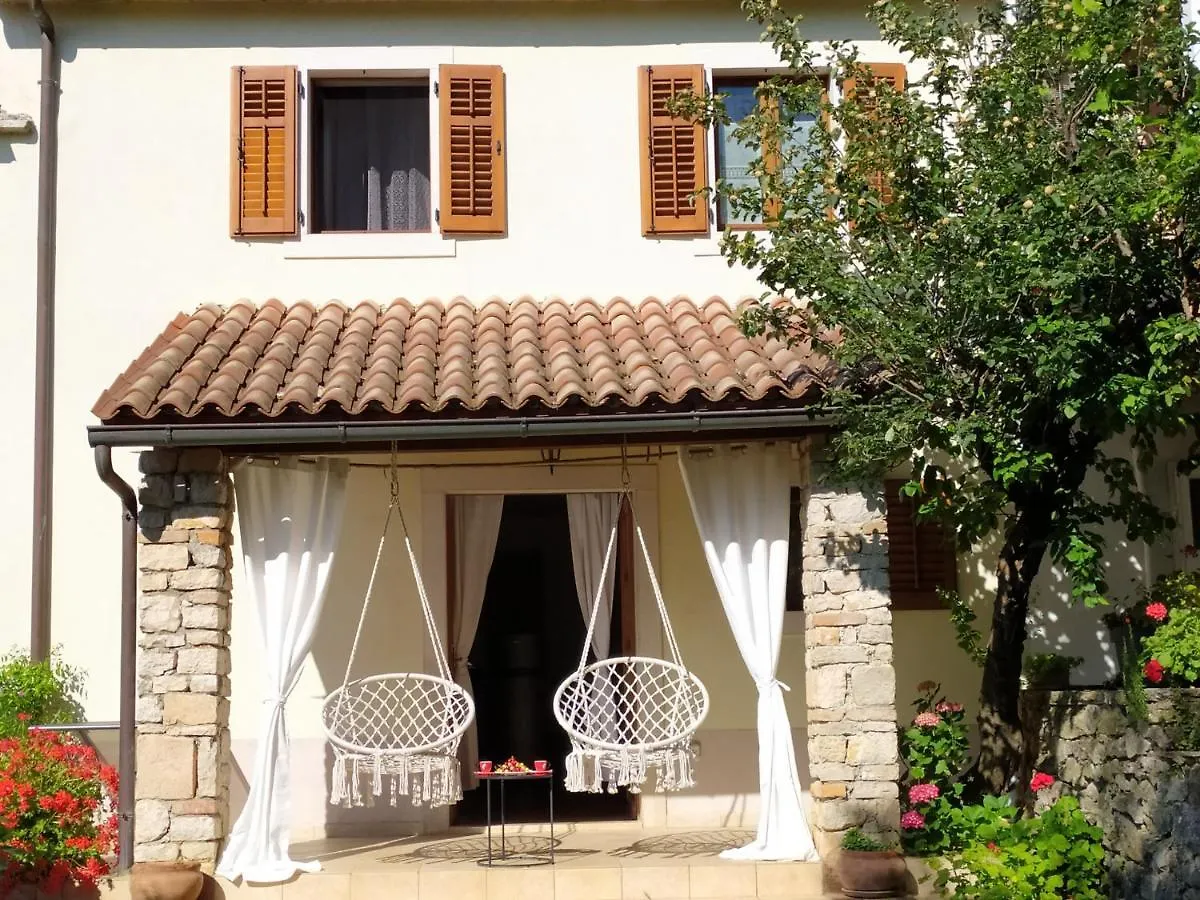 Apartment Parenzana, Little Row House With Big Green Yard In Central Istria Rakotule Croatia