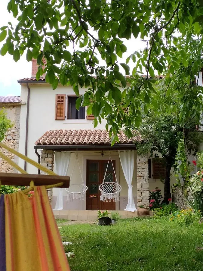 Apartment Parenzana, Little Row House With Big Green Yard In Central Istria Rakotule