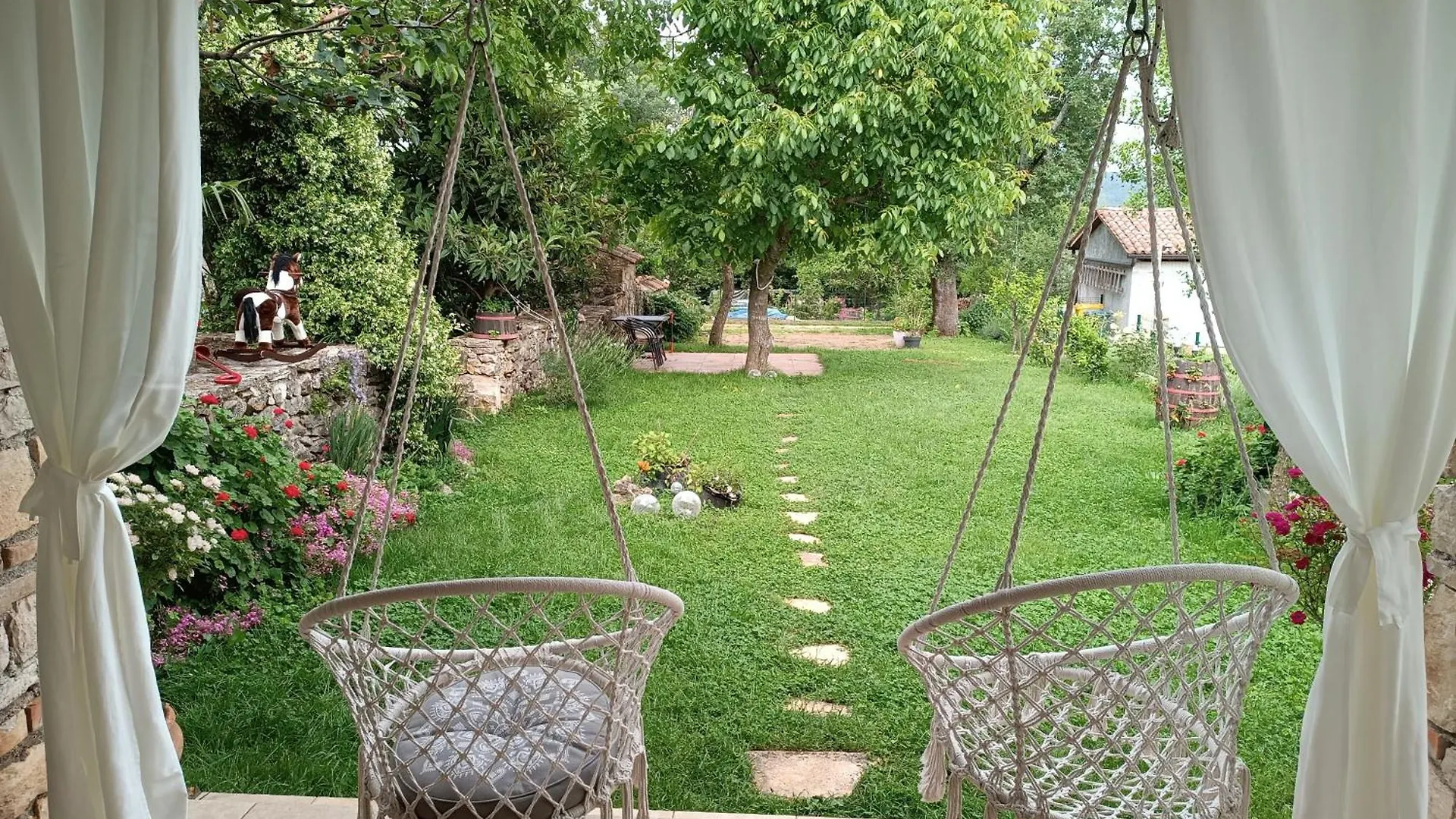 Apartment Parenzana, Little Row House With Big Green Yard In Central Istria Rakotule