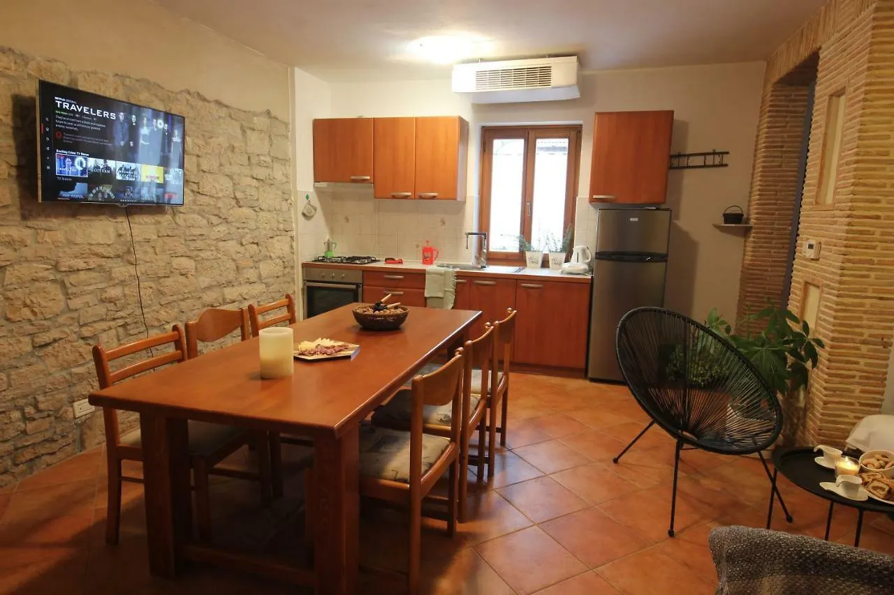 Apartment Parenzana, Little Row House With Big Green Yard In Central Istria Rakotule