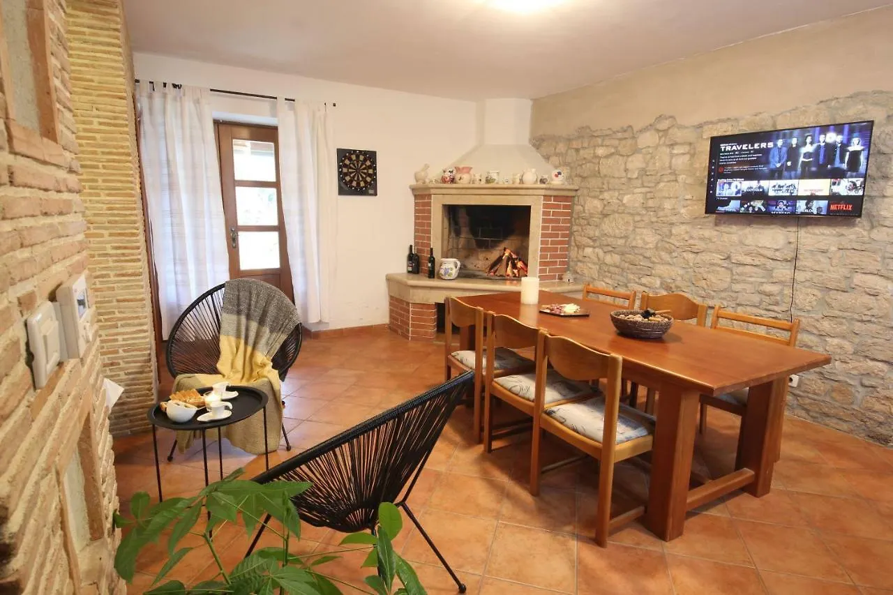 Apartment Parenzana, Little Row House With Big Green Yard In Central Istria Rakotule 0*,  Croatia