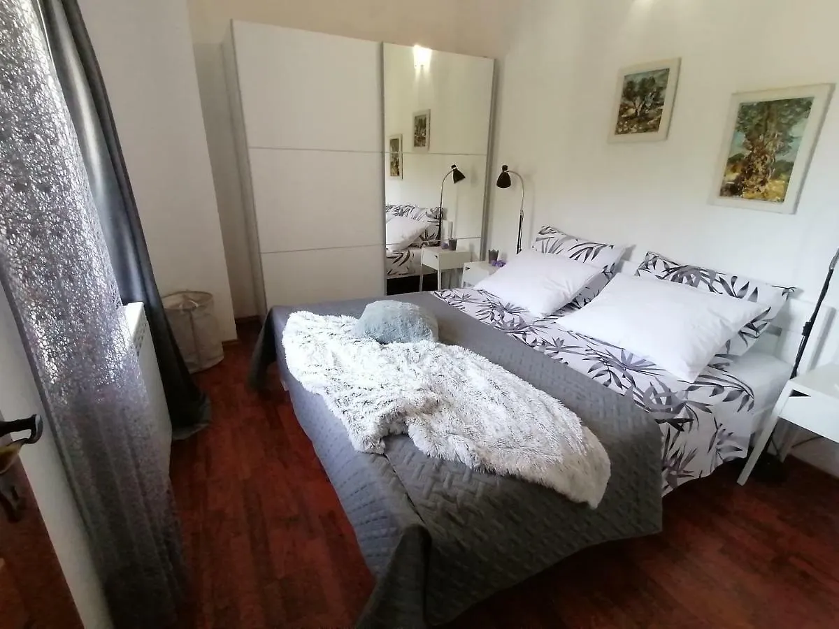 Apartment Parenzana, Little Row House With Big Green Yard In Central Istria Rakotule Croatia