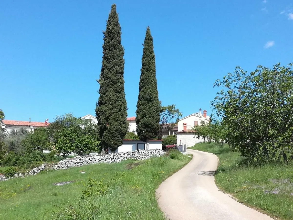 Apartment Parenzana, Little Row House With Big Green Yard In Central Istria Rakotule