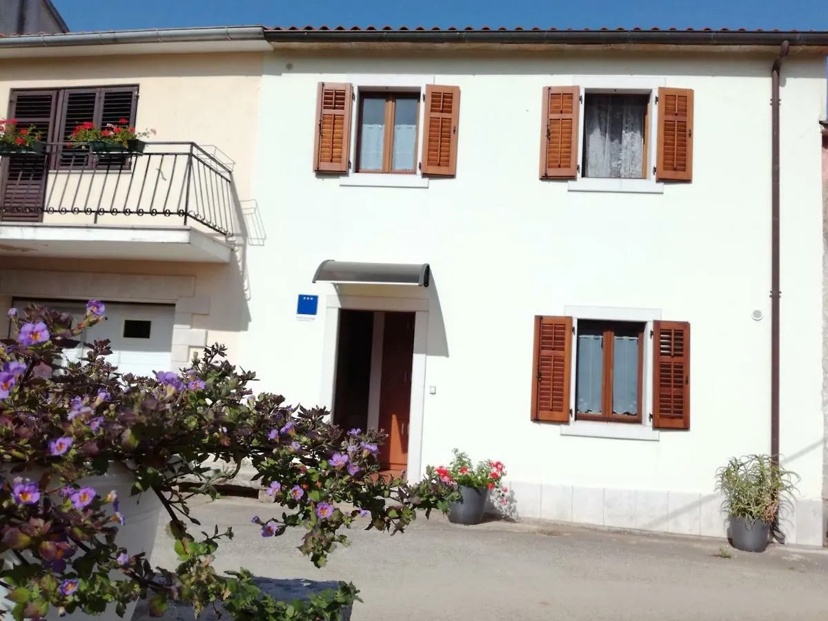 Apartment Parenzana, Little Row House With Big Green Yard In Central Istria Rakotule